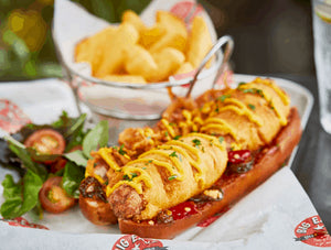 Linda McCartney’s and Big Easy have created the ultimate in vegan dining with the launch of the brand new Linda McCartney’s X Big Easy Texan Vegan Corn ‘Not Dog’